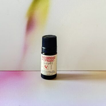 olio essenziale cipresso toscana